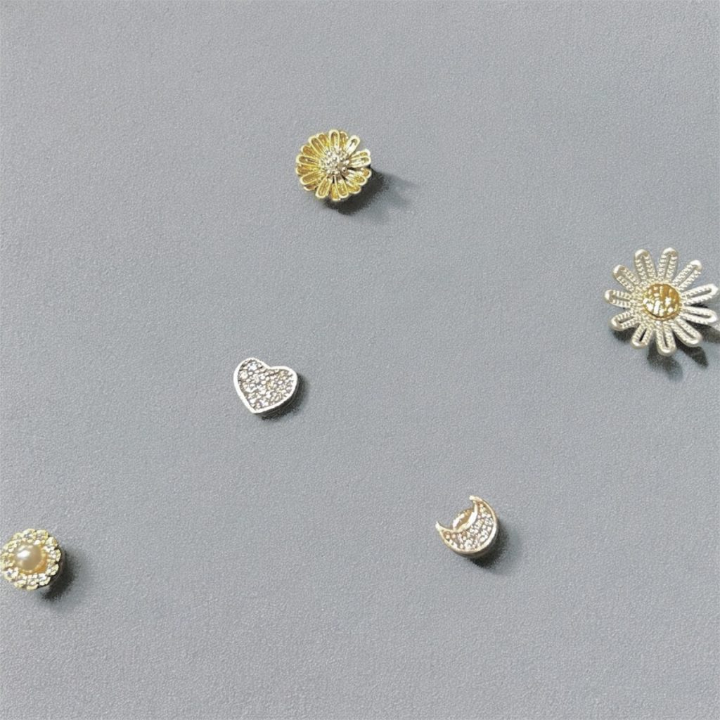 トレンド感のあるシンプルピアス各種