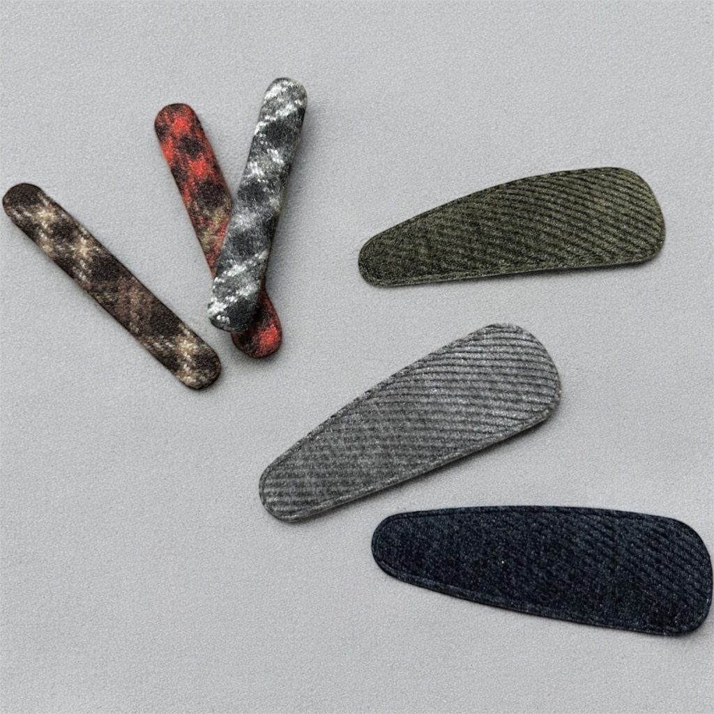 冬素材が温かみを演出するヘアピン各1100円